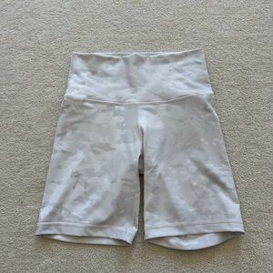 Aritzia TNA White Camo 7” Biker Shorts